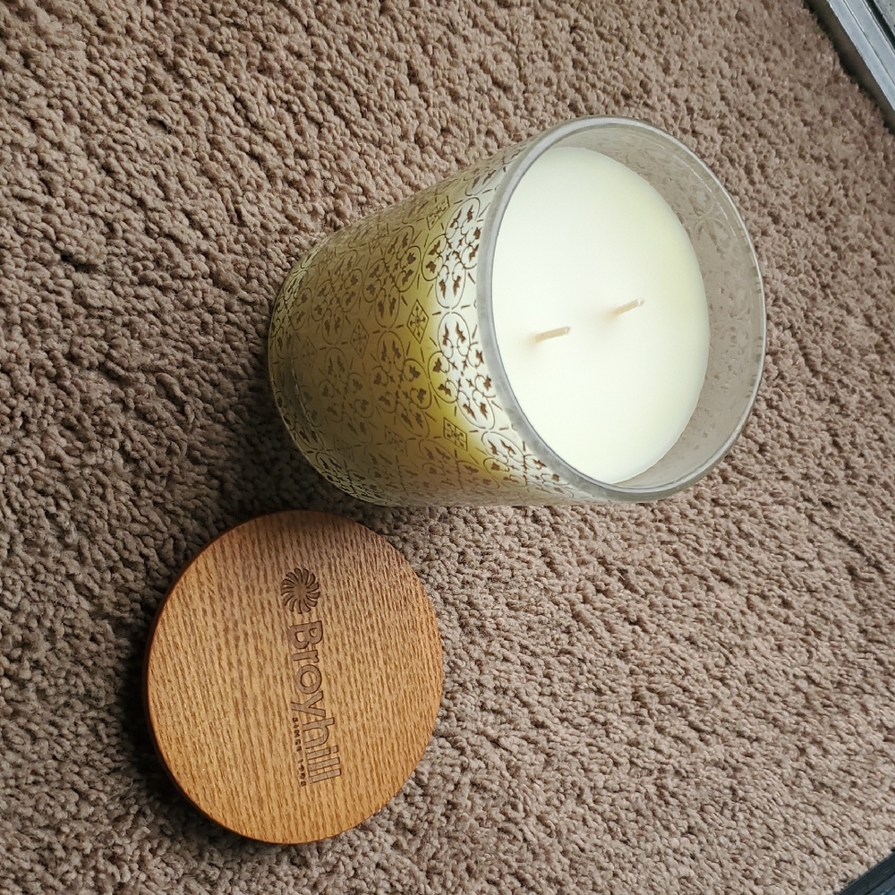 Cream Scented Candle with Wooden Lid